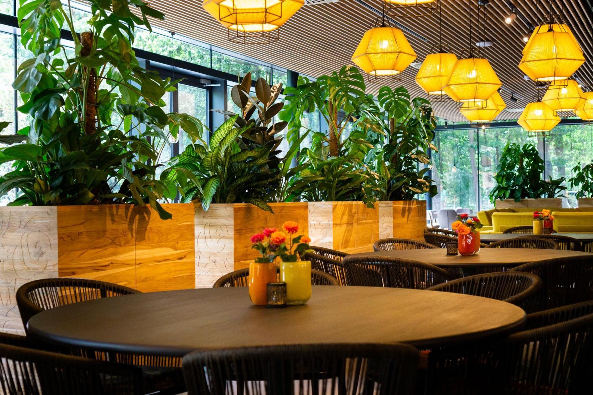 Hotel Kontakt der Kontinenten Soesterberg Bagian luar foto
