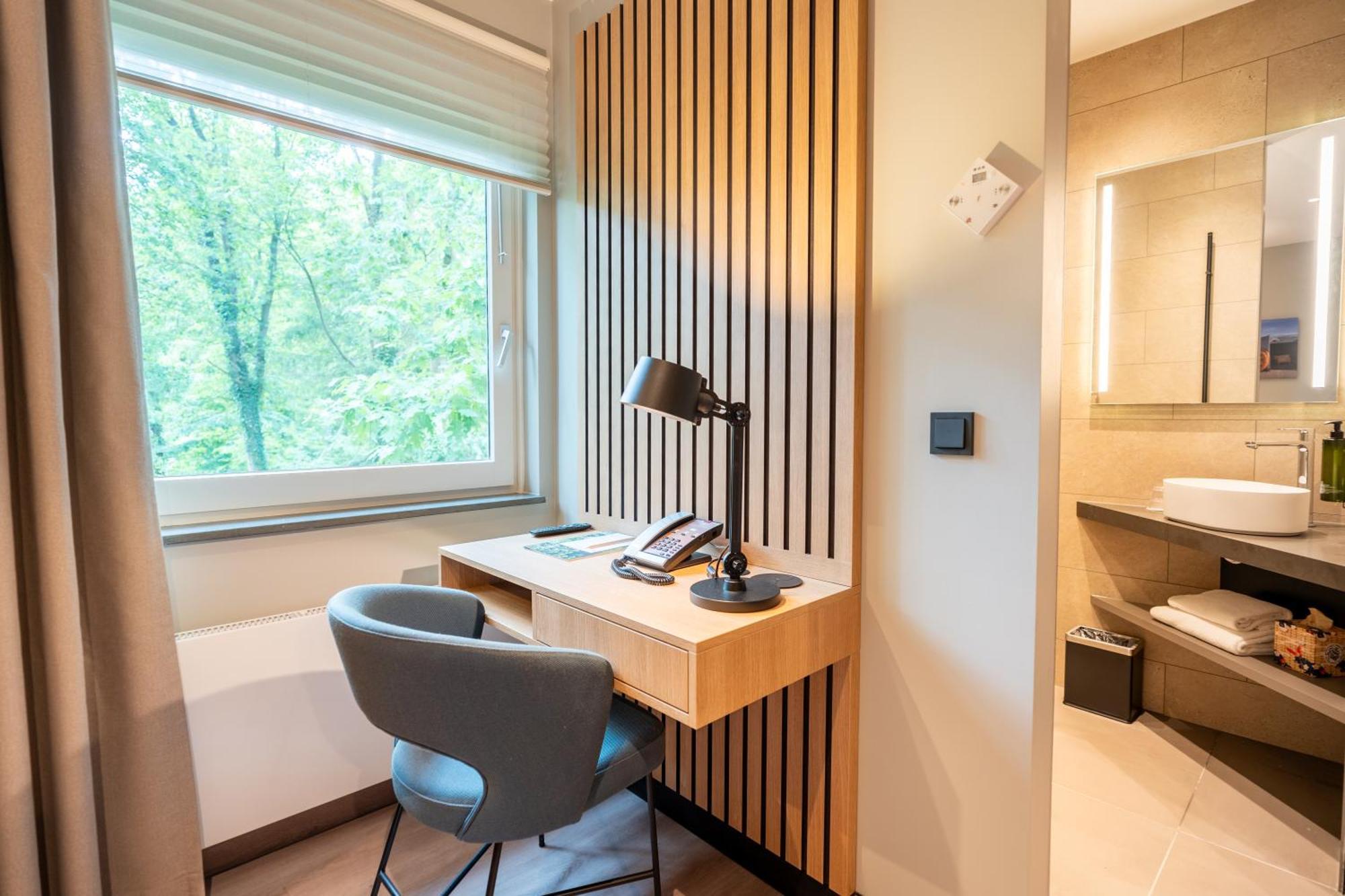 Hotel Kontakt der Kontinenten Soesterberg Bagian luar foto