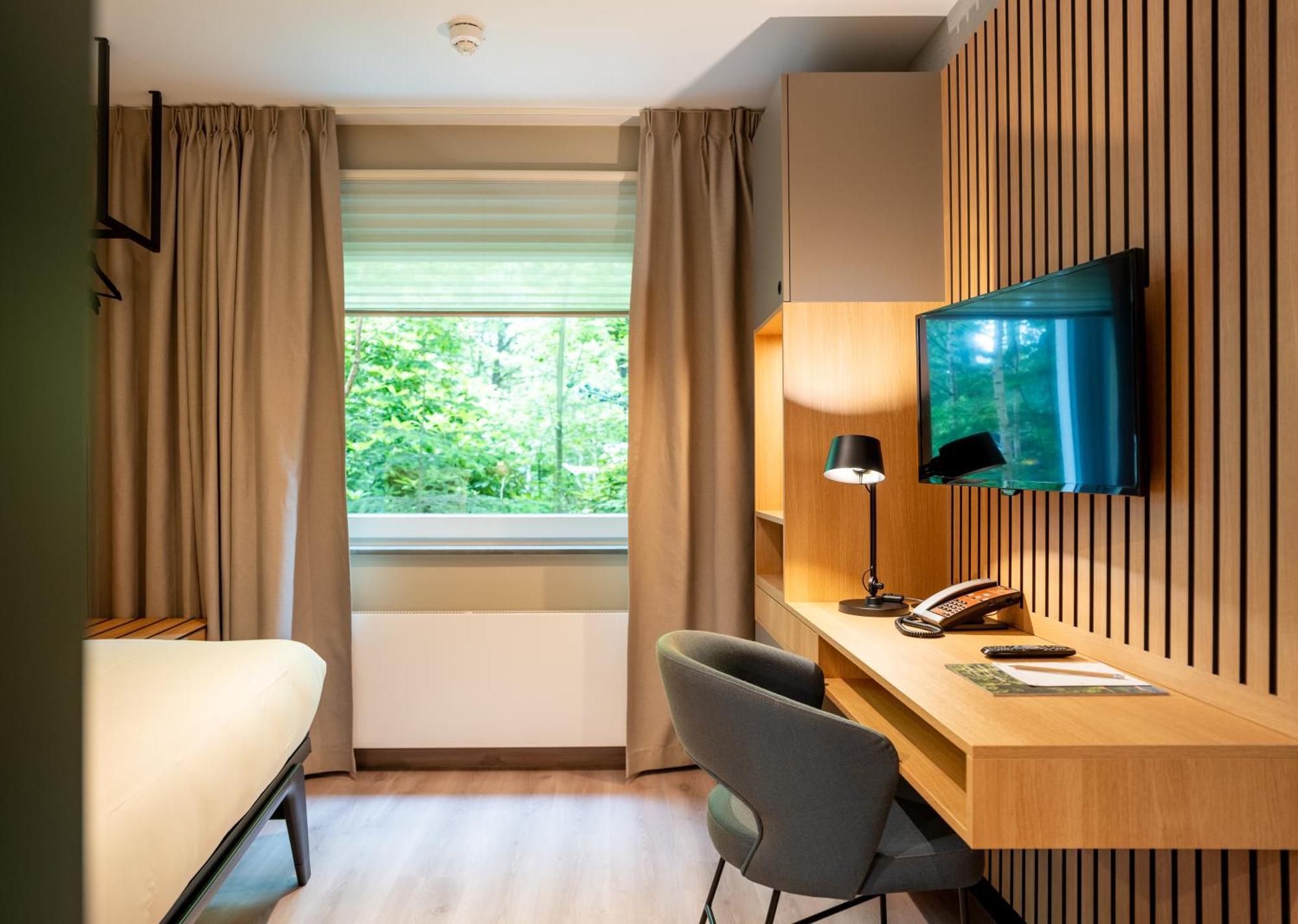 Hotel Kontakt der Kontinenten Soesterberg Bagian luar foto
