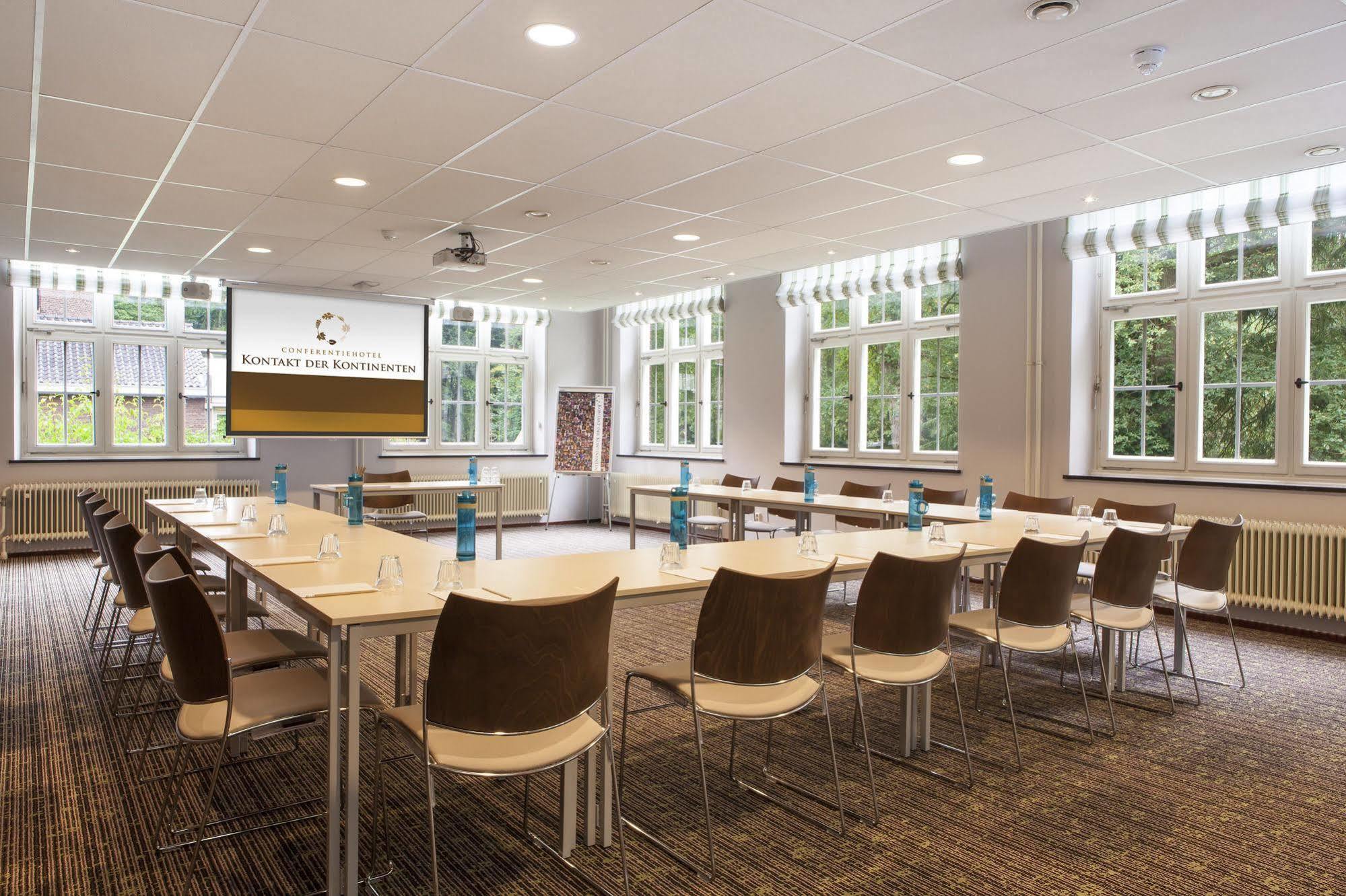 Hotel Kontakt der Kontinenten Soesterberg Bagian luar foto