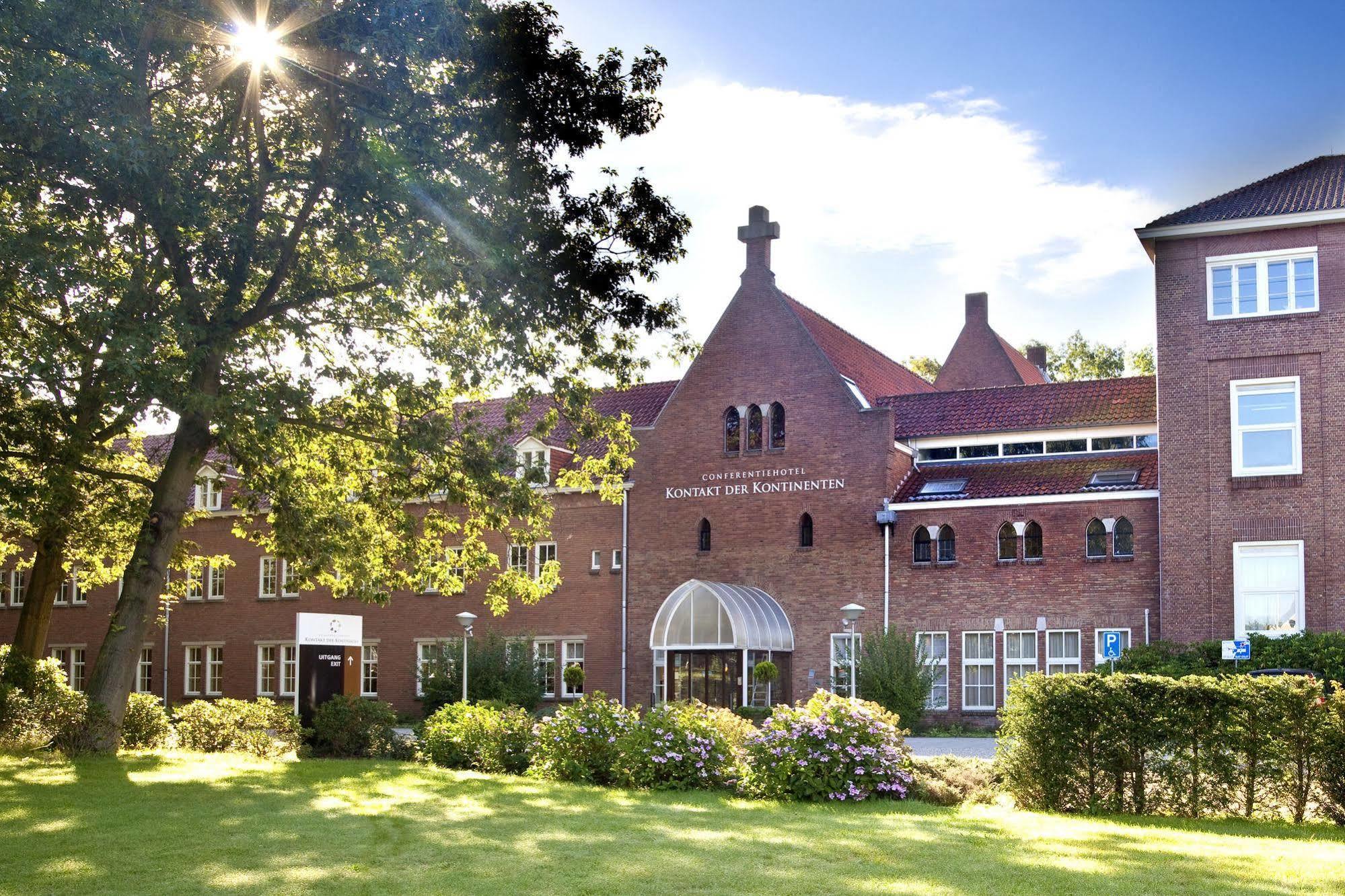 Hotel Kontakt der Kontinenten Soesterberg Bagian luar foto