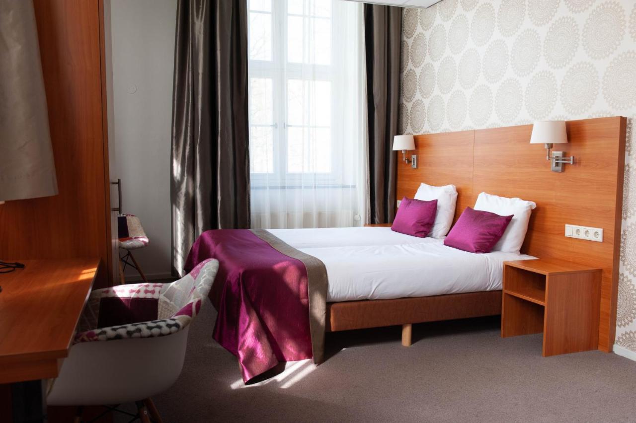 Hotel Kontakt der Kontinenten Soesterberg Bagian luar foto